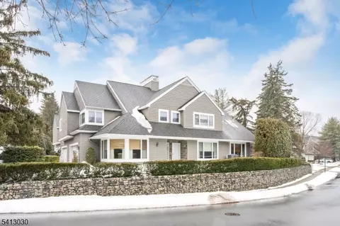 122 Brewster Rd, Wyckoff, NJ 07481
