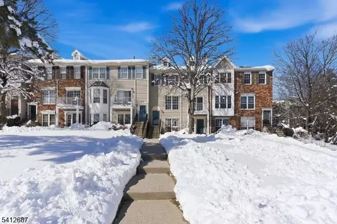 196 Sapphire Ln, Franklin Park, NJ 08823