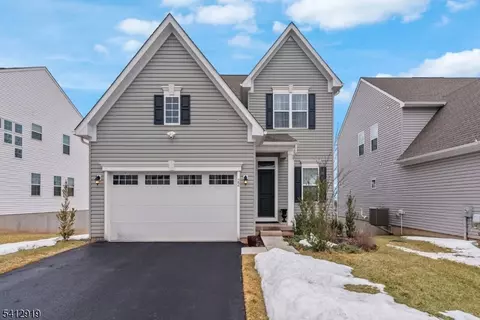 22 Oakwood Blvd, Union Twp, NJ 08827