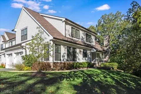 27 Bellflower Ct, Allamuchy Twp, NJ 07882
