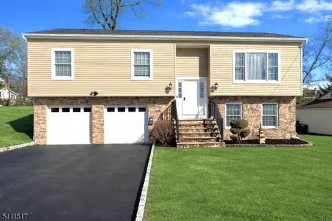 138 Hiawatha Blvd, Lake Hiawatha, NJ 07034