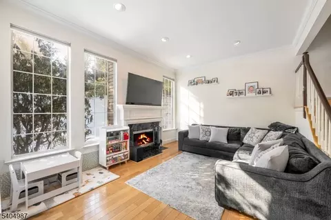 10 Witherspoon Ct, Morristown, NJ 07960