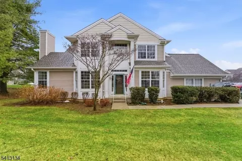 1331 Eagles Nest Ct, Stewartsville, NJ 08886
