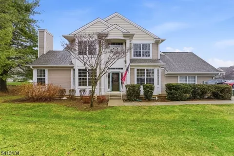 1331 Eagles Nest Ct, Stewartsville, NJ 08886