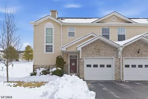 1 Brookview Ln, Hamburg, NJ 07419