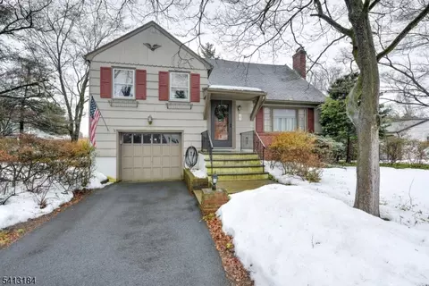 30 Perrin Dr, Wayne, NJ 07470