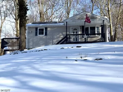 50 Glen Ave, Stockholm, NJ 07460