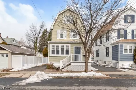 7 Pine St, Bloomfield, NJ 07003