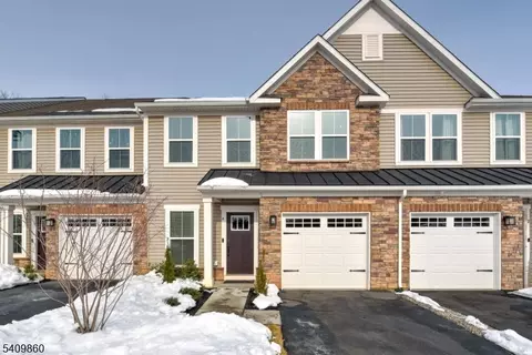 4 Owen Ct #4, Somerset, NJ 08873
