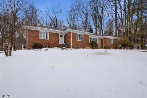 17 Helen St, Warren, NJ 07059