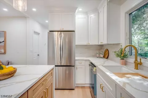 Kitchen - 5 Brookside Dr, Millburn, NJ 07041 photo 5 of 6
