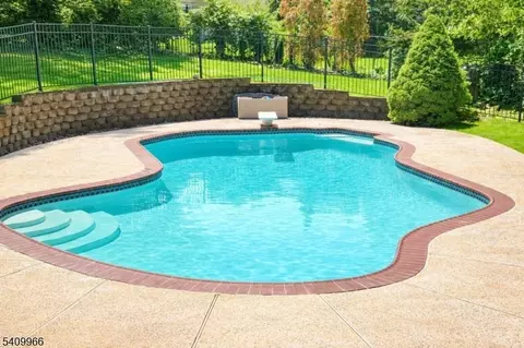 10 Stuart Ct, Pine Brook, NJ 07058 photo 2