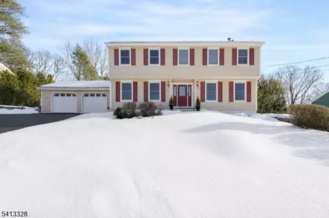 10 Stuart Ct, Pine Brook, NJ 07058