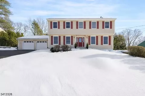 10 Stuart Ct, Pine Brook, NJ 07058