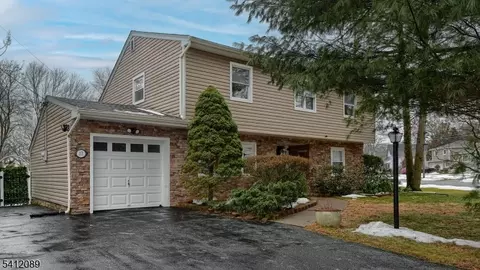 17 Clifford Dr, Wayne, NJ 07470 photo 2