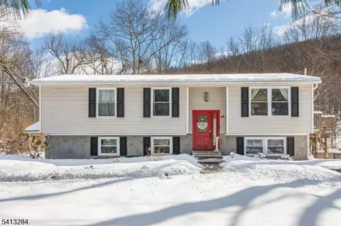 46 Vail Dr, Newton, NJ 07860
