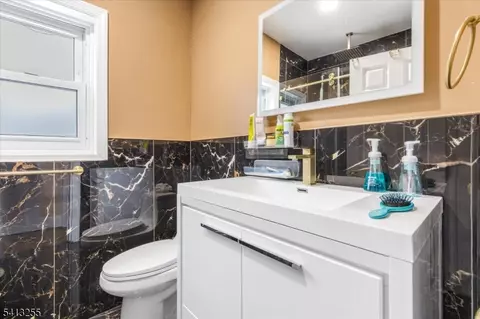 Bath - 9 Wayne Pl, Nutley, NJ 07110 photo 2 of 4