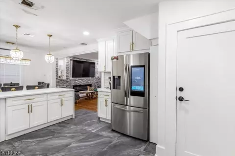 Entry Way - 9 Wayne Pl, Nutley, NJ 07110 photo 3 of 5