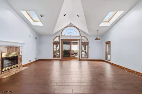 5 Ferndale Rd, Wayne, NJ 07470