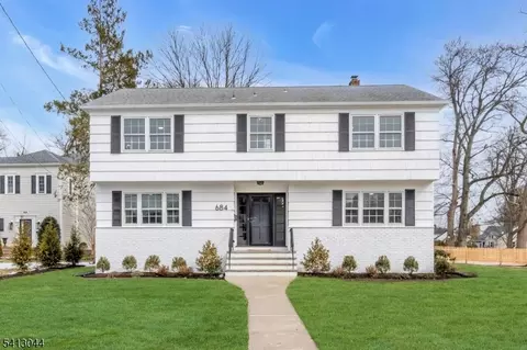 684 Gallows Hill Rd, Cranford, NJ 07016