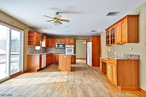 2 Marc Dr, Wantage, NJ 07461 photo 5