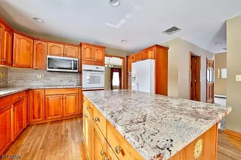 2 Marc Dr, Wantage, NJ 07461 photo 4