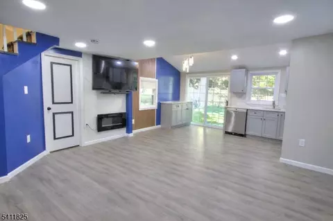 31 Station Rd, Denville, NJ 07834