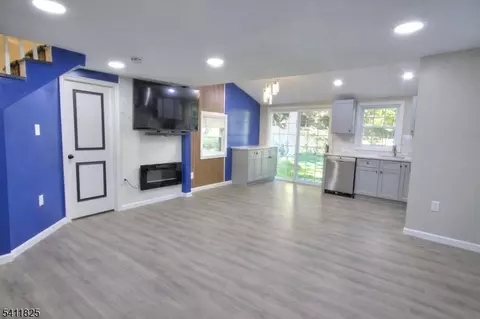 31 Station Rd, Denville, NJ 07834