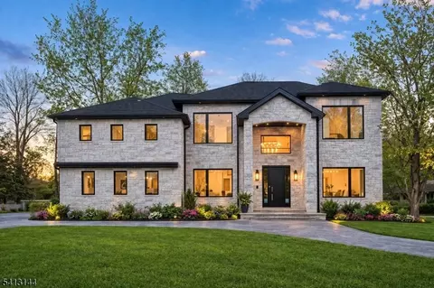 39 Billingsley Dr, Livingston, NJ 07039