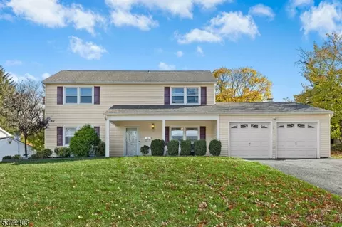 7 Concord Dr, Somerset, NJ 08873