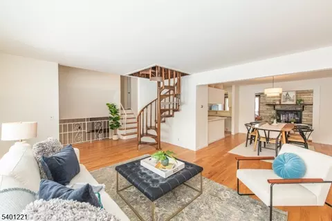 27 Balston Dr, Verona, NJ 07044