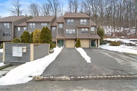 42 Lexington Ln #E, West Milford, NJ 07480