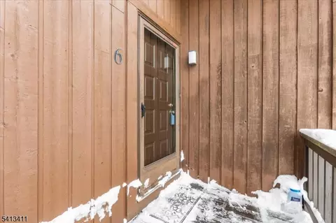 2 Squaw Valley Ct #6, Vernon, NJ 07462