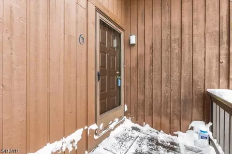 2 Squaw Valley Ct #6, Vernon, NJ 07462