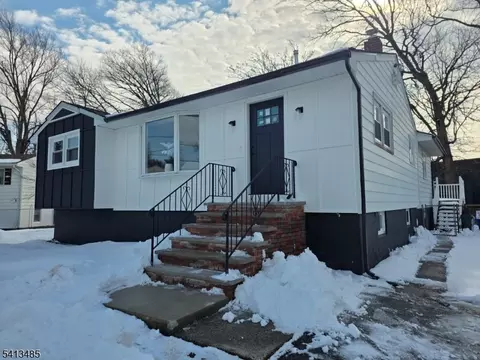 351 Woodcrest Pl, Saddle Brook, NJ 07663