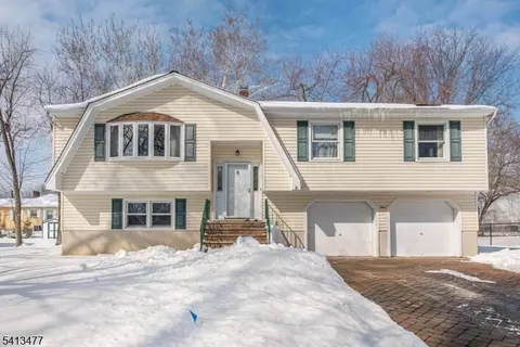 4 Brookside Ct, Parsippany, NJ 07054