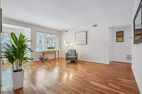 42 Fieldstone Rd, Bedminster, NJ 07921