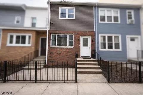 161 19th St, Union City, NJ 07087