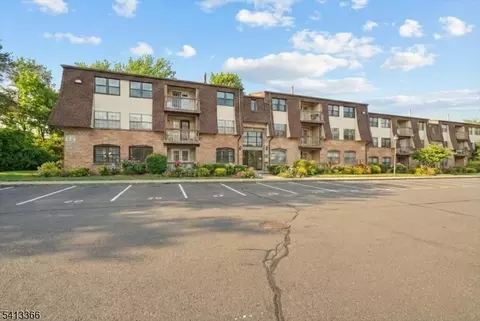 209 Green Hollow Dr, Iselin, NJ 08830