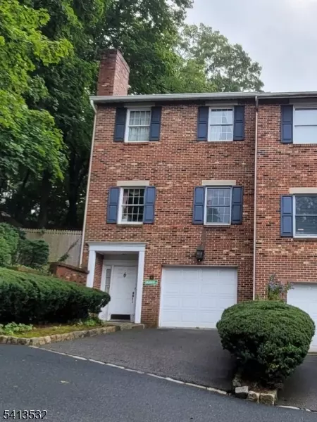 16 Magnolia Ln, Caldwell, NJ 07006