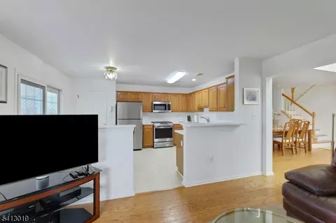 211 Warbler Dr, Wayne, NJ 07470 photo 14