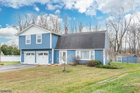 16 Olympia Dr, East Hanover, NJ 07936