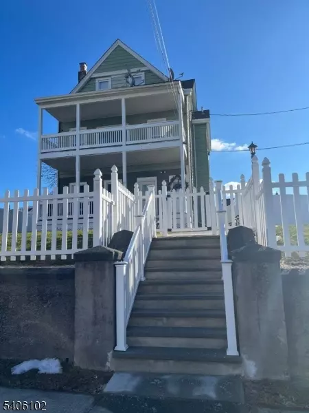 8 Zabriskie St, Haledon, NJ 07508