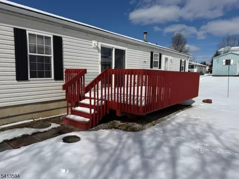 3 Rainbow Ter, Belvidere, NJ 07823