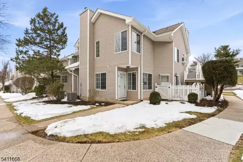85 Encampment Dr, Bedminster, NJ 07921