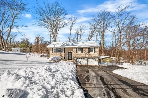7 Alpine Dr, Butler, NJ 07405