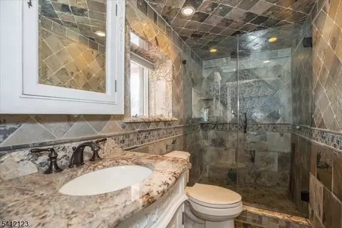 16 Lawrence Rd, Wayne, NJ 07470 photo 12