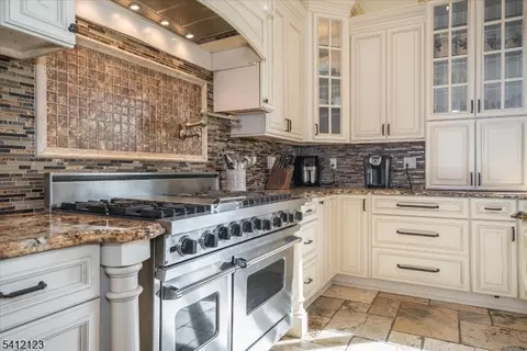 16 Lawrence Rd, Wayne, NJ 07470 photo 9