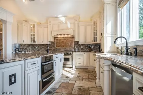 16 Lawrence Rd, Wayne, NJ 07470 photo 8