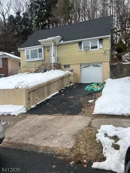 43 Dewey St, Clifton, NJ 07013